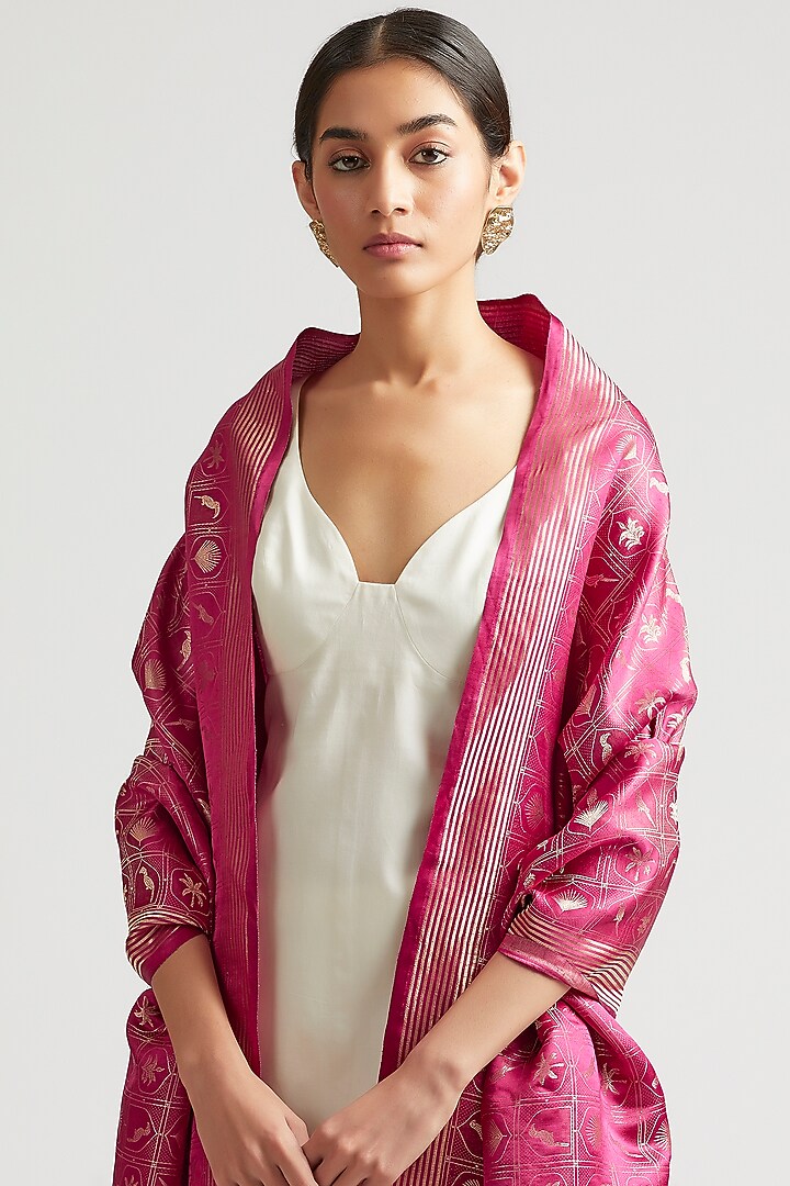 Mulberry Pink Silk Brocade Dupatta by Kshitij Jalori at Pernia's Pop Up Shop