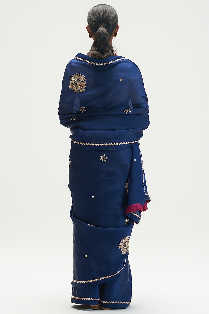 Sapphire Embroidered Reception Saree by Kshitij Jalori at Pernia's Pop Up Shop