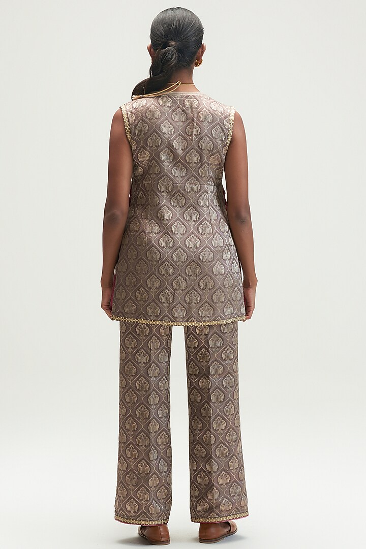 Mud Brown Embroidered Kurta Set by Kshitij Jalori at Pernia's Pop Up Shop
