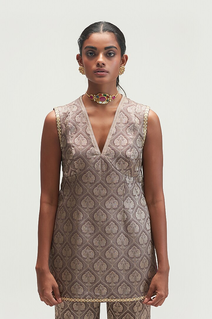 Mud Brown Embroidered Kurta Set by Kshitij Jalori at Pernia's Pop Up Shop