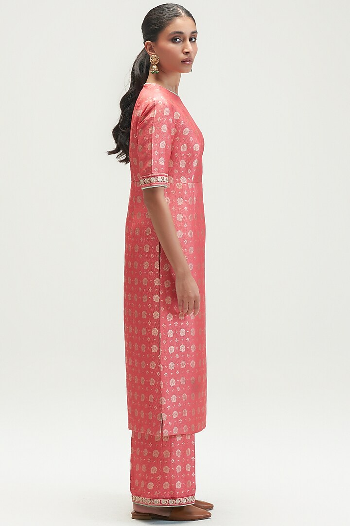 Rouge Embroidered Kurta Set by Kshitij Jalori at Pernia's Pop Up Shop