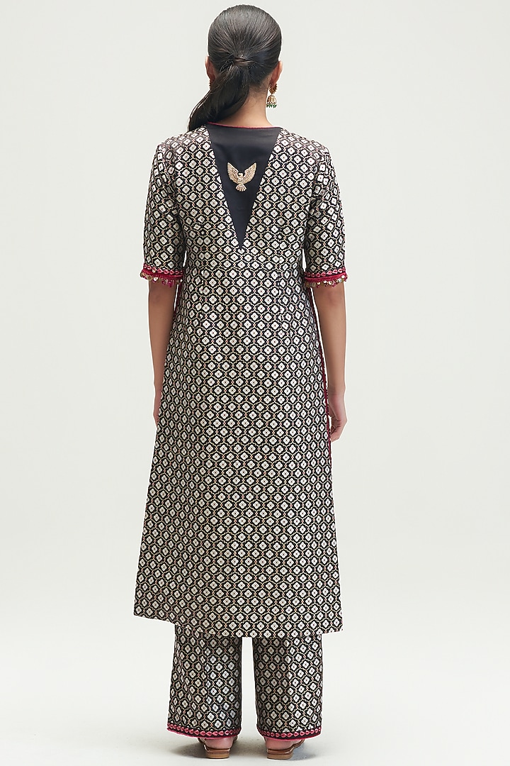Black Embroidered Kurta Set by Kshitij Jalori at Pernia's Pop Up Shop