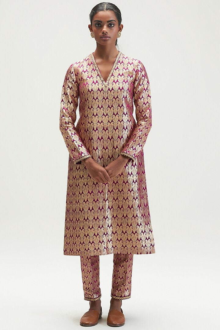Wine Embroidered Kurta Set by Kshitij Jalori at Pernia's Pop Up Shop
