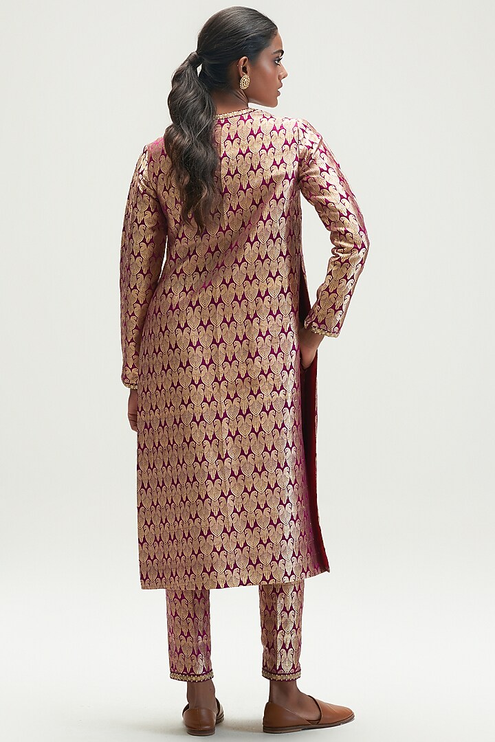 Wine Embroidered Kurta Set by Kshitij Jalori at Pernia's Pop Up Shop