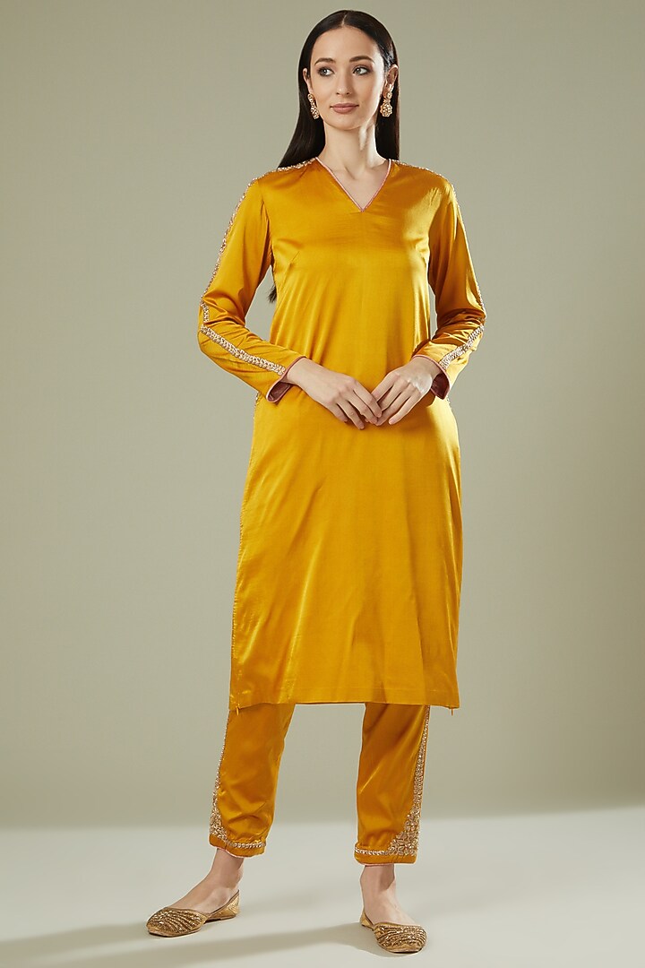Mustard Embroidered Kurta Set by Kshitij Jalori at Pernia's Pop Up Shop
