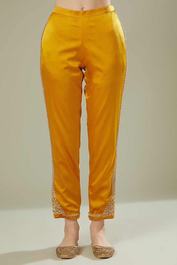 Mustard Embroidered Kurta Set by Kshitij Jalori at Pernia's Pop Up Shop