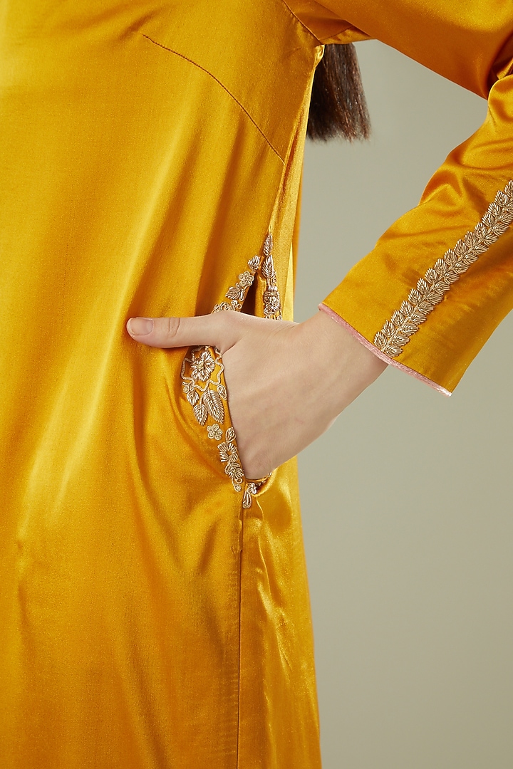 Mustard Embroidered Kurta Set by Kshitij Jalori at Pernia's Pop Up Shop