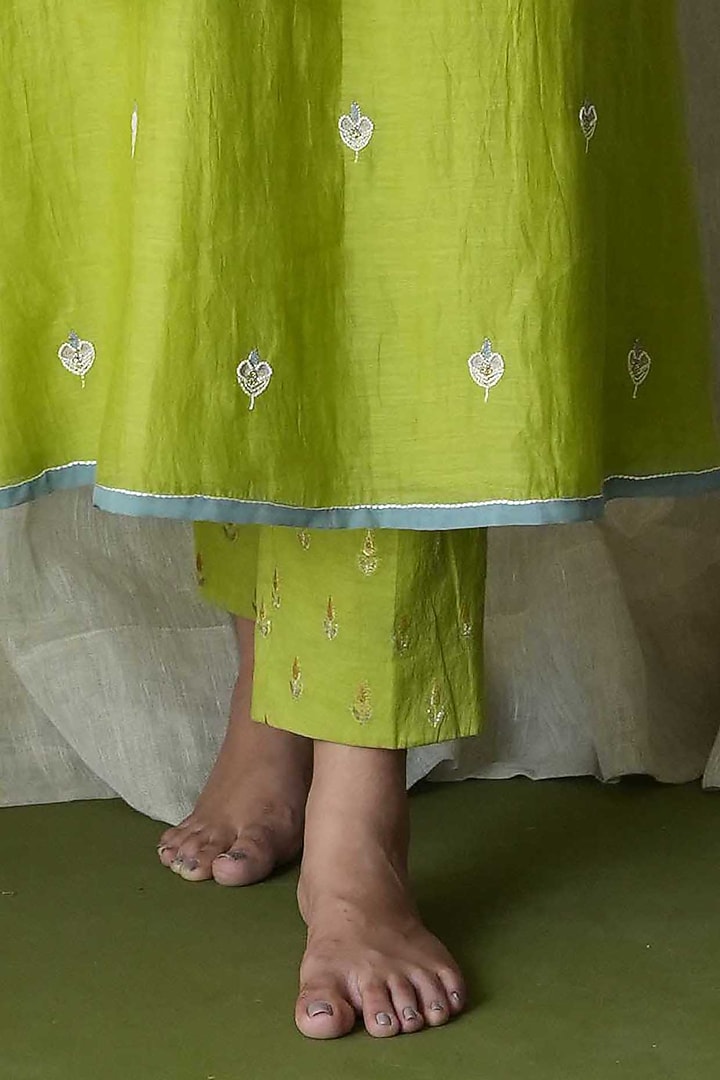 Green Chanderi Silk Hand Embroidered Kurta Set by Kanika sharma at Pernia's Pop Up Shop