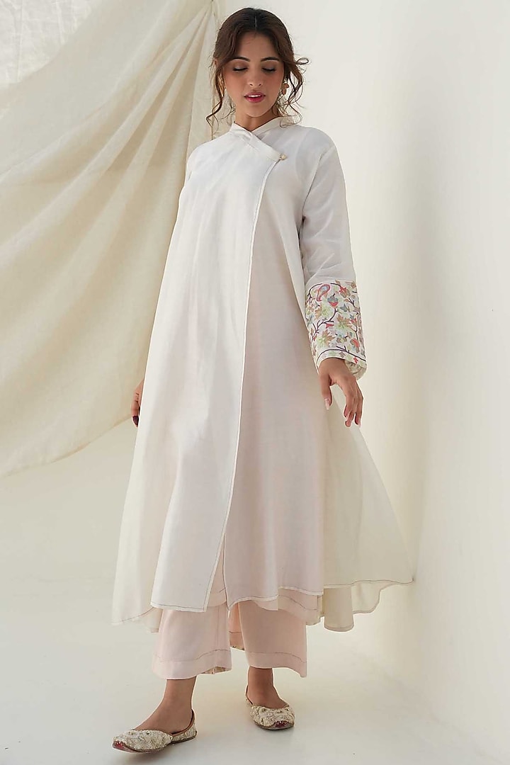 White Chanderi Silk Embroidered Kurta Set by Kanika sharma at Pernia's Pop Up Shop