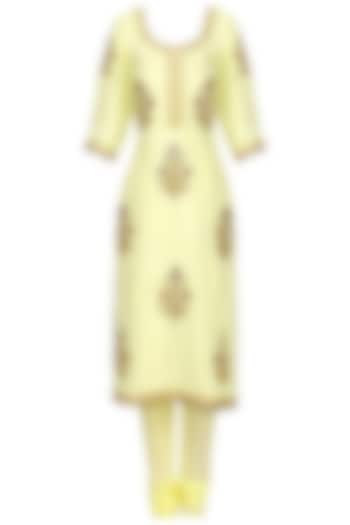 Cream embroidered kurta set available only at Pernia's Pop Up Shop.