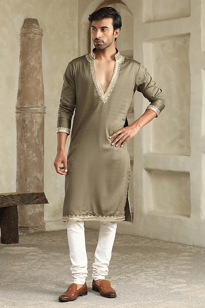 Mehendi Green Silk Embellished Kurta Set by Kudrat Couture at Pernia's Pop Up Shop