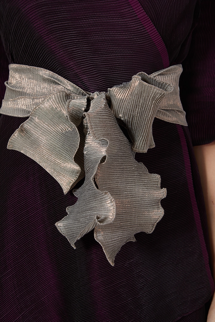 Silver Pleated Obe Belt by Kiran Uttam Ghosh at Pernia's Pop Up Shop