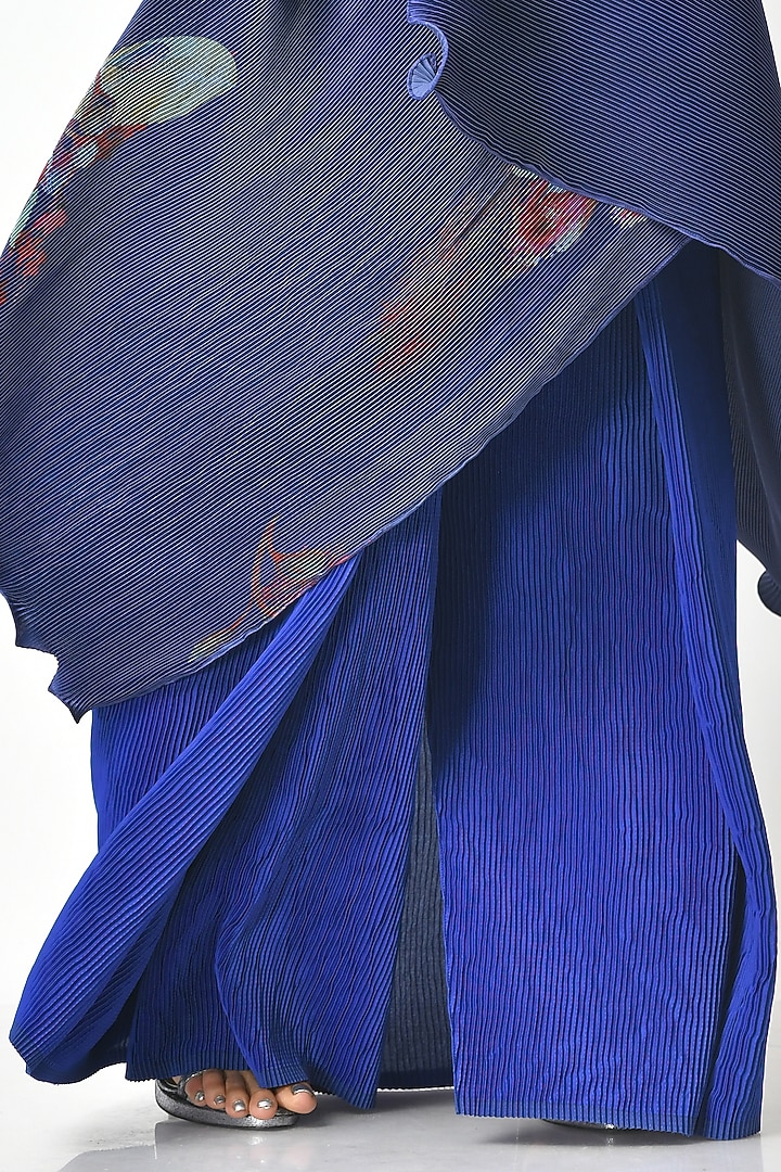 Indigo Wrap With Print by Kiran Uttam Ghosh at Pernia's Pop Up Shop