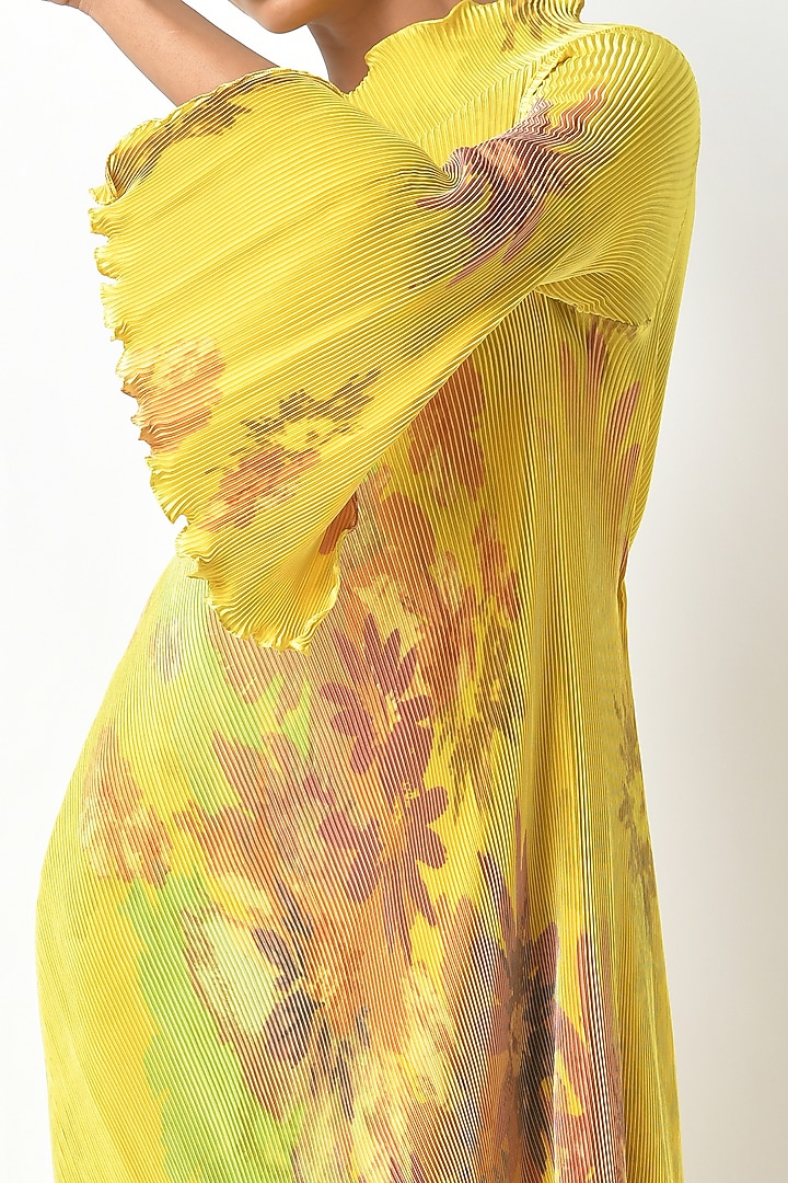 Yellow Printed One-Shoulder Kurta by Kiran Uttam Ghosh at Pernia's Pop Up Shop