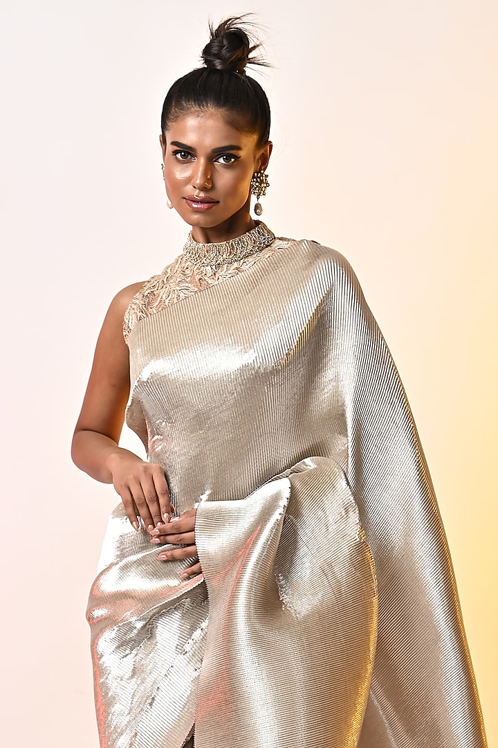 Silver Pleated Polyester Hand Embroidered Pleated Wedding Saree Set by Kiran Uttam Ghosh at Pernia's Pop Up Shop