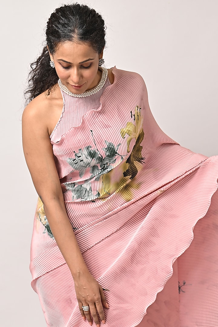 Salmon Pleated Polyester Printed Wedding Saree Set by Kiran Uttam Ghosh at Pernia's Pop Up Shop