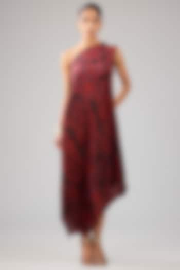 Maroon Pleated Polyester Digital Printed One-Shoulder Vacation Dress by Kiran Uttam Ghosh at Pernia's Pop Up Shop
