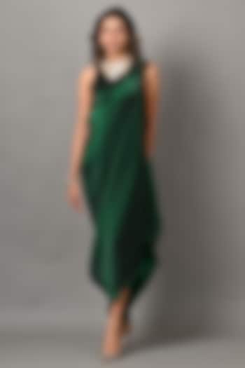 Emerald Polyester Embroidered Cocktail Dress With Drape by Kiran Uttam Ghosh at Pernia's Pop Up Shop
