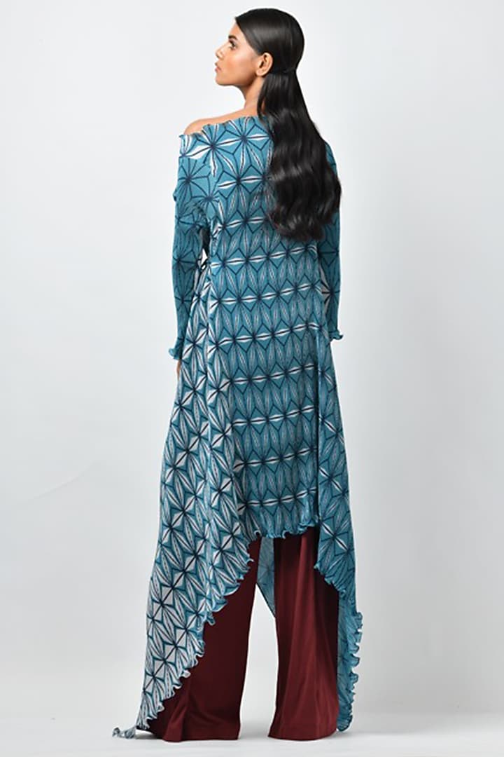Blue & White Printed Cape by Kiran Uttam Ghosh at Pernia's Pop Up Shop