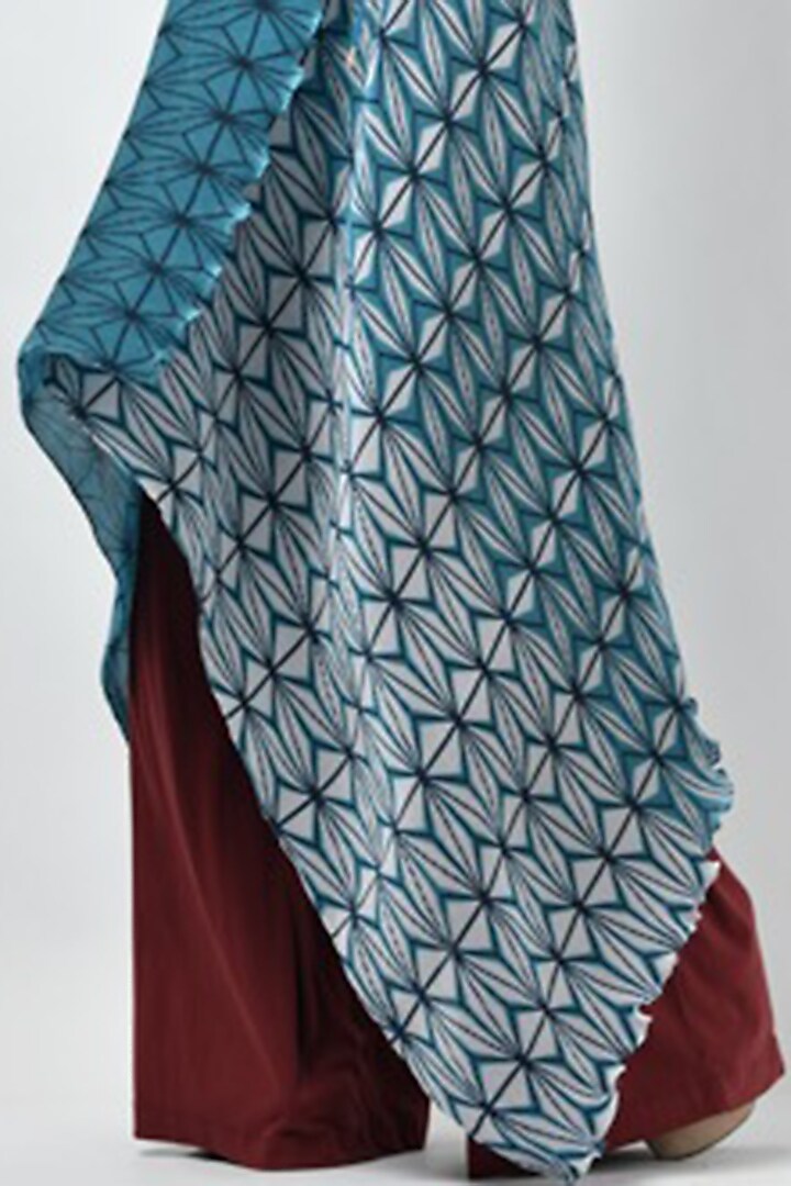 Blue & White Printed Cape by Kiran Uttam Ghosh at Pernia's Pop Up Shop