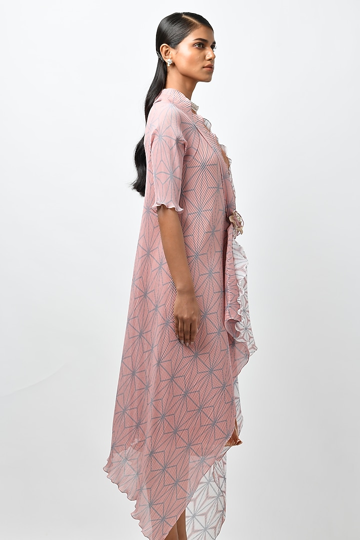 Salmon & White Printed Cape by Kiran Uttam Ghosh at Pernia's Pop Up Shop