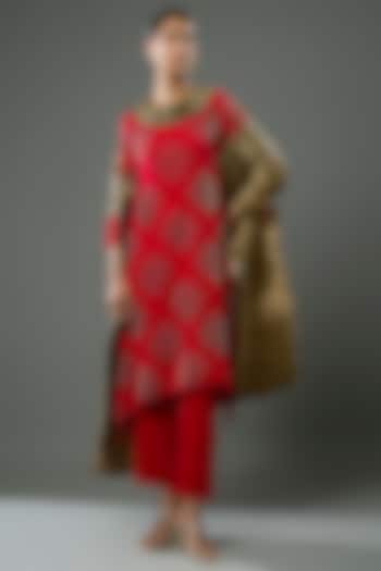 Red Pleated Polyester Embroidered Kaftan Set by Kiran Uttam Ghosh at Pernia's Pop Up Shop