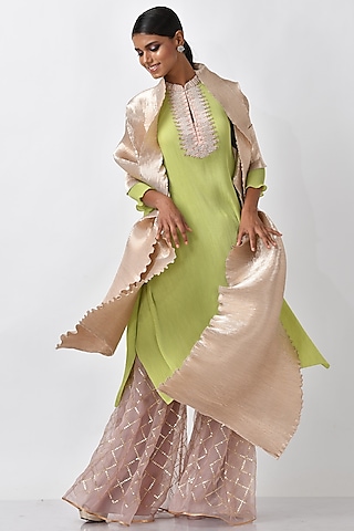 Cream Pleated Polyester Dupatta by Kiran Uttam Ghosh