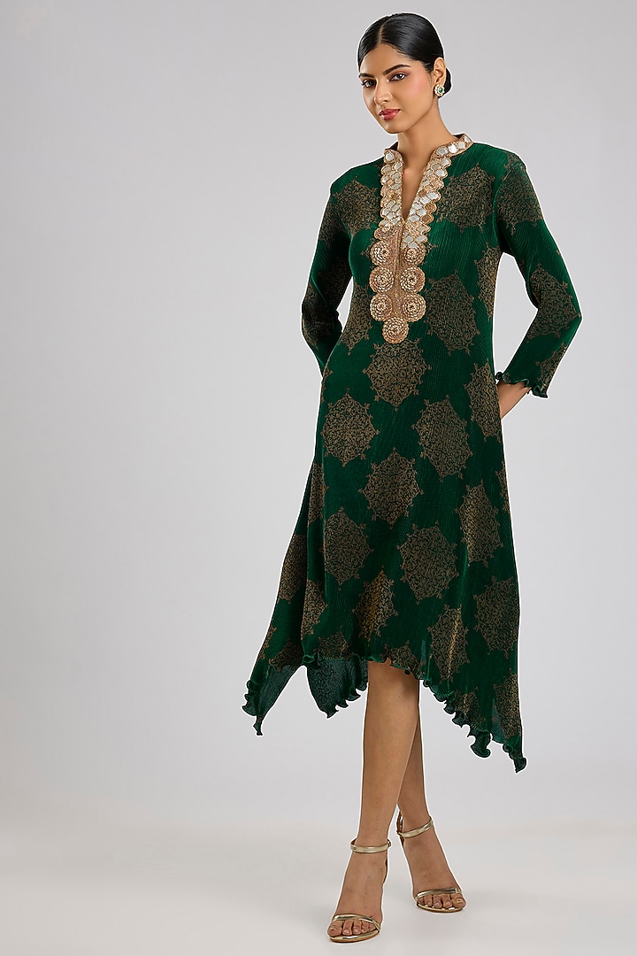 Emerald Pleated Polyester Viscose Kurta by Kiran Uttam Ghosh at Pernia's Pop Up Shop