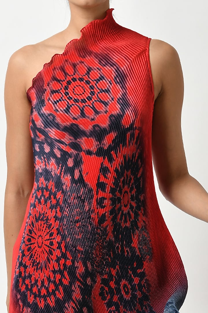 Red & Navy Batik Printed One-Shoulder Tunic by Kiran Uttam Ghosh at Pernia's Pop Up Shop