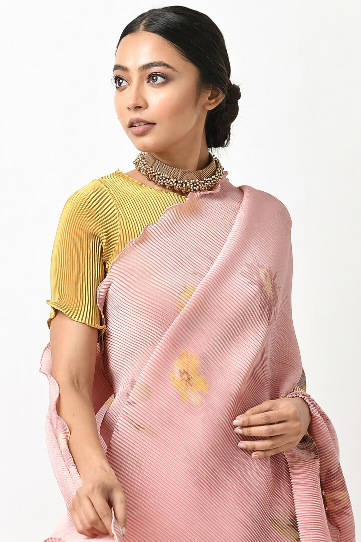 Peach Printed Pleated Wedding Saree Set by Kiran Uttam Ghosh at Pernia's Pop Up Shop