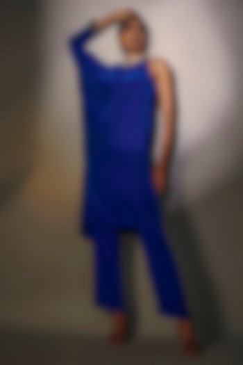 Indigo Pleated Polyester Kurta by Kiran Uttam Ghosh at Pernia's Pop Up Shop