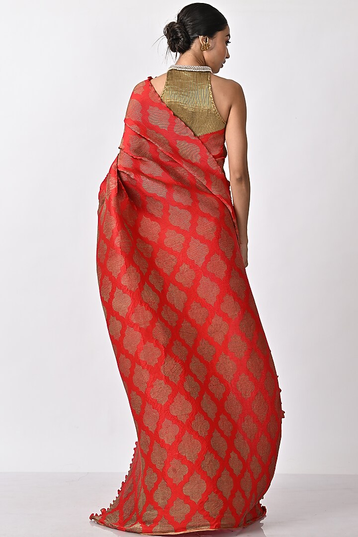 Red Organza Embroidered & Printed Pleated Wedding Saree Set by Kiran Uttam Ghosh at Pernia's Pop Up Shop