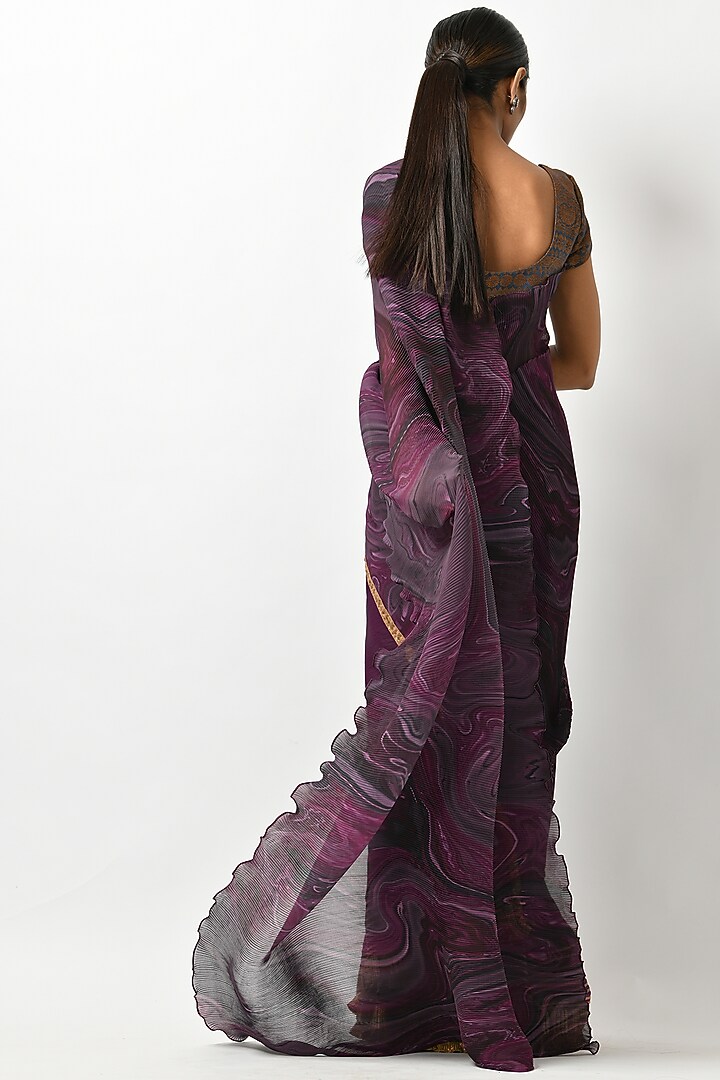 Blackberry Pleated Polyester Printed & Pleated Wedding Saree Set by Kiran Uttam Ghosh at Pernia's Pop Up Shop