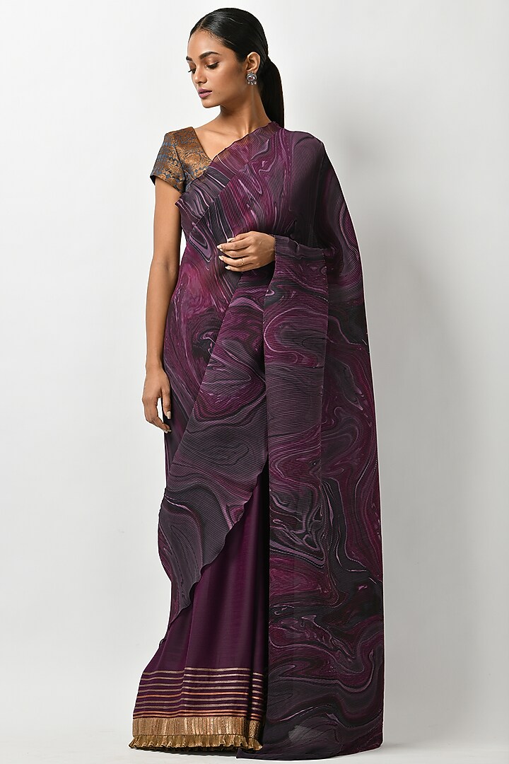 Blackberry Pleated Polyester Printed & Pleated Wedding Saree Set by Kiran Uttam Ghosh at Pernia's Pop Up Shop