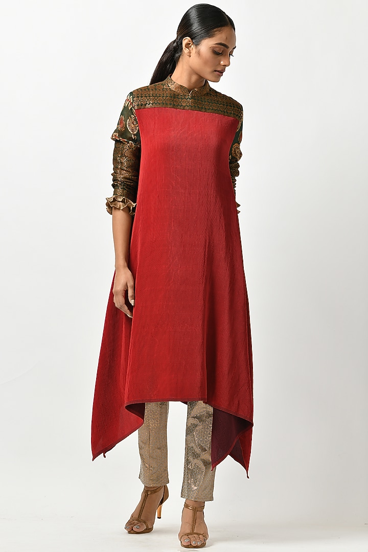 Brick Red Kaftan With Kalamkari Sleeves by Kiran Uttam Ghosh at Pernia's Pop Up Shop