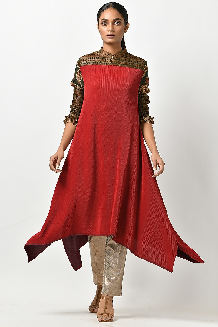 Brick Red Kaftan With Kalamkari Sleeves by Kiran Uttam Ghosh at Pernia's Pop Up Shop