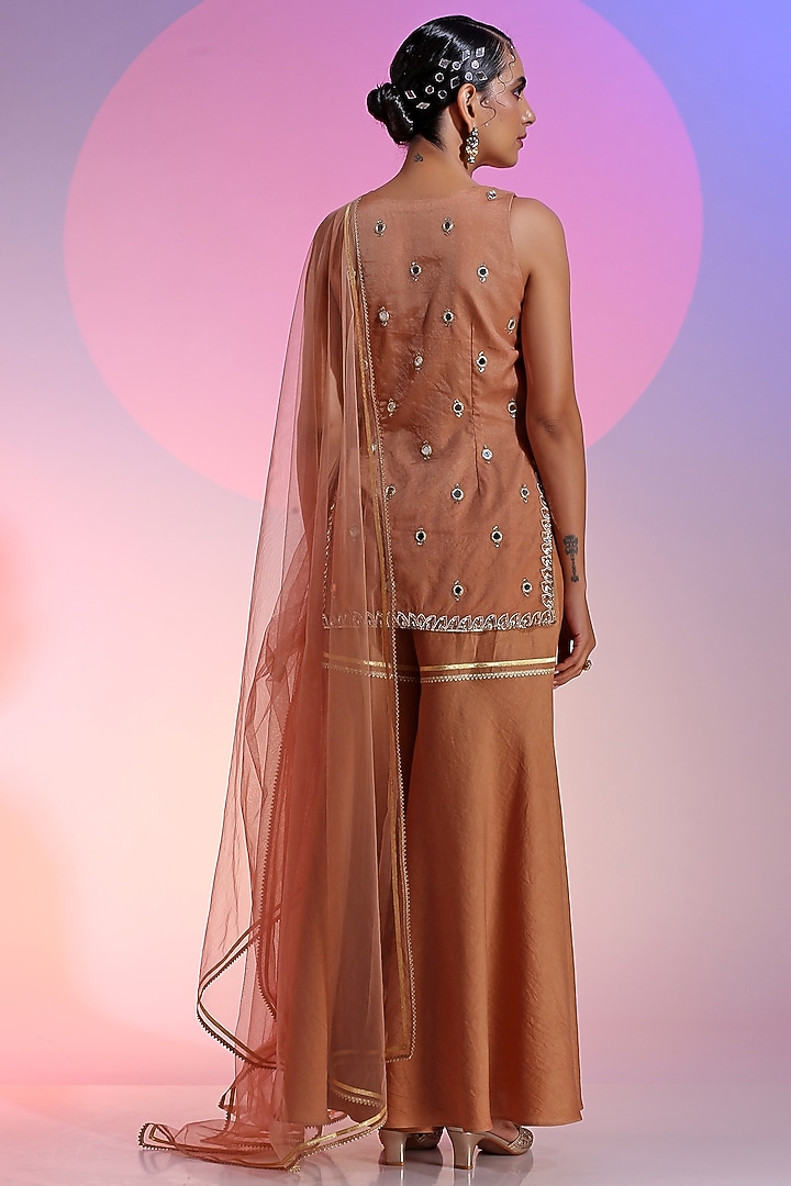Mink Beige Organza Embroidered Kurta Set by Kudi Pataka Designs  at Pernia's Pop Up Shop