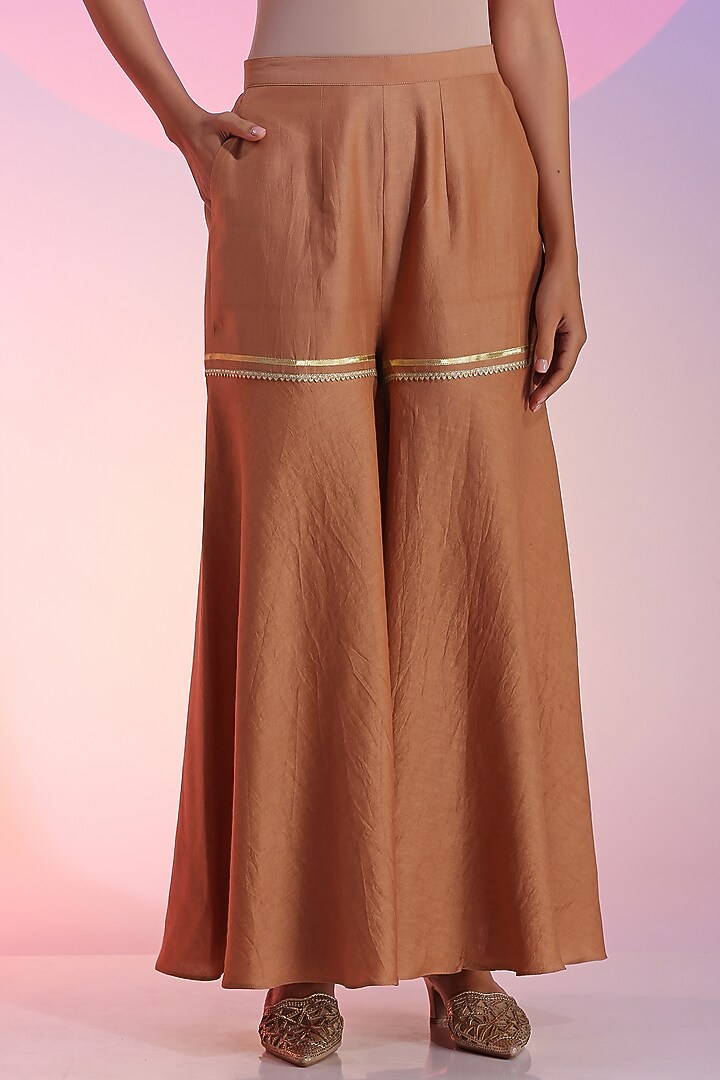 Mink Beige Organza Embroidered Kurta Set by Kudi Pataka Designs  at Pernia's Pop Up Shop