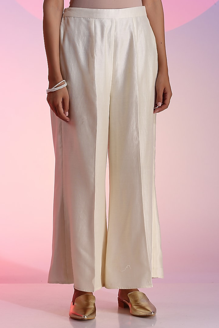 Ivory Handwoven Cotton Silk Embroidered Kurta Set by Kudi Pataka Designs  at Pernia's Pop Up Shop