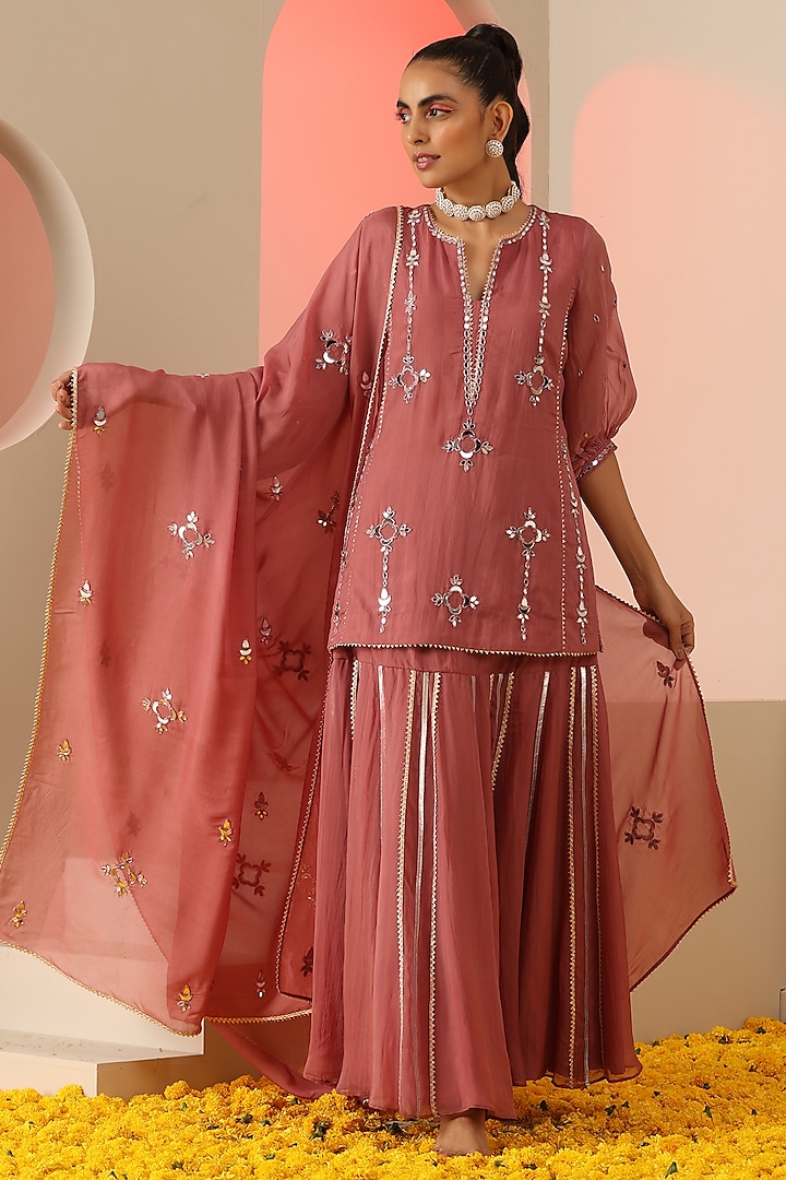 Mauve Pink Viscose Organza Mirror Embroidered Kurta Set by Kudi Pataka Designs at Pernia's Pop Up Shop