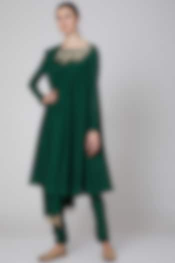 Emerald Green Embroidered Kurta Set by Kudi Pataka Designs at Pernia's Pop Up Shop