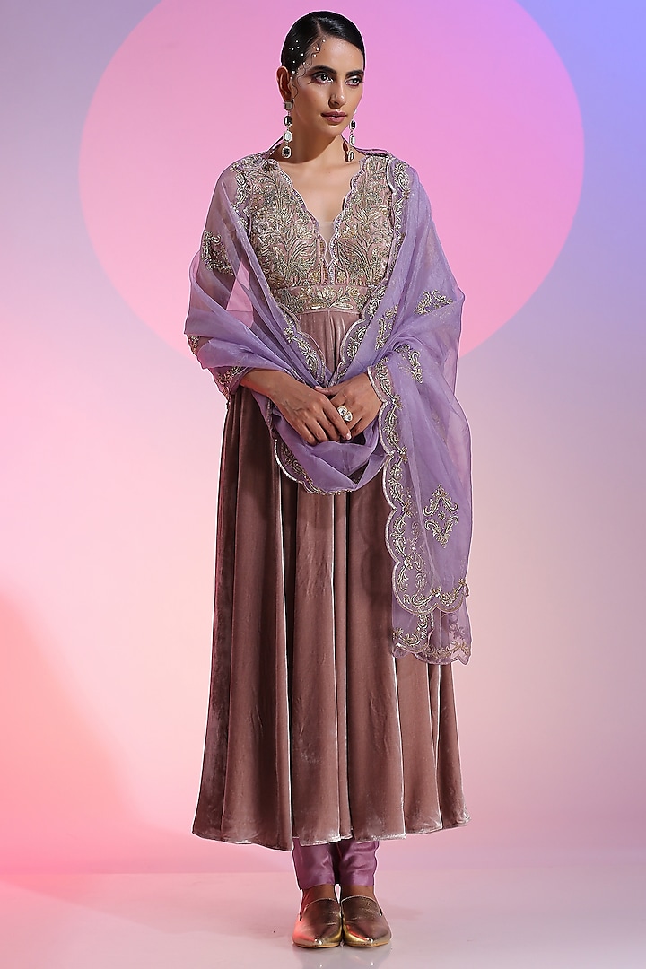 Mauve Velvet Dabka Embroidered Kalidaar Kurta Set For Girls by Mini Pataka by Kudi Pataka Designs  at Pernia's Pop Up Shop