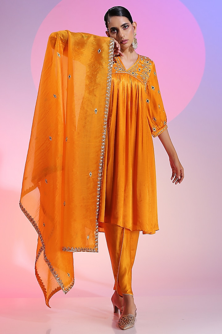 Mango Yellow Gajji Mirror Embroidered Kurta Set For Girls by Mini Pataka by Kudi Pataka Designs  at Pernia's Pop Up Shop