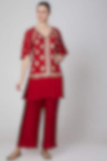 Red Cupro Organza Floral Embroidered Tunic Set For Girls by Mini Pataka by Kudi Pataka Designs  at Pernia's Pop Up Shop