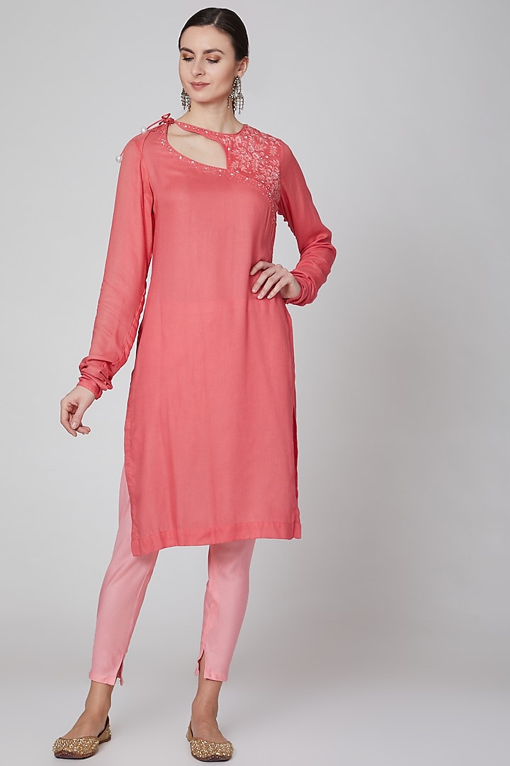 Blush Pink Modal Embroidered Kurta Set For Girls by Mini Pataka by Kudi Pataka Designs  at Pernia's Pop Up Shop