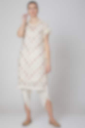 White Cupro Organza & Cupro Embroidered Kurta Set For Girls by Mini Pataka by Kudi Pataka Designs  at Pernia's Pop Up Shop