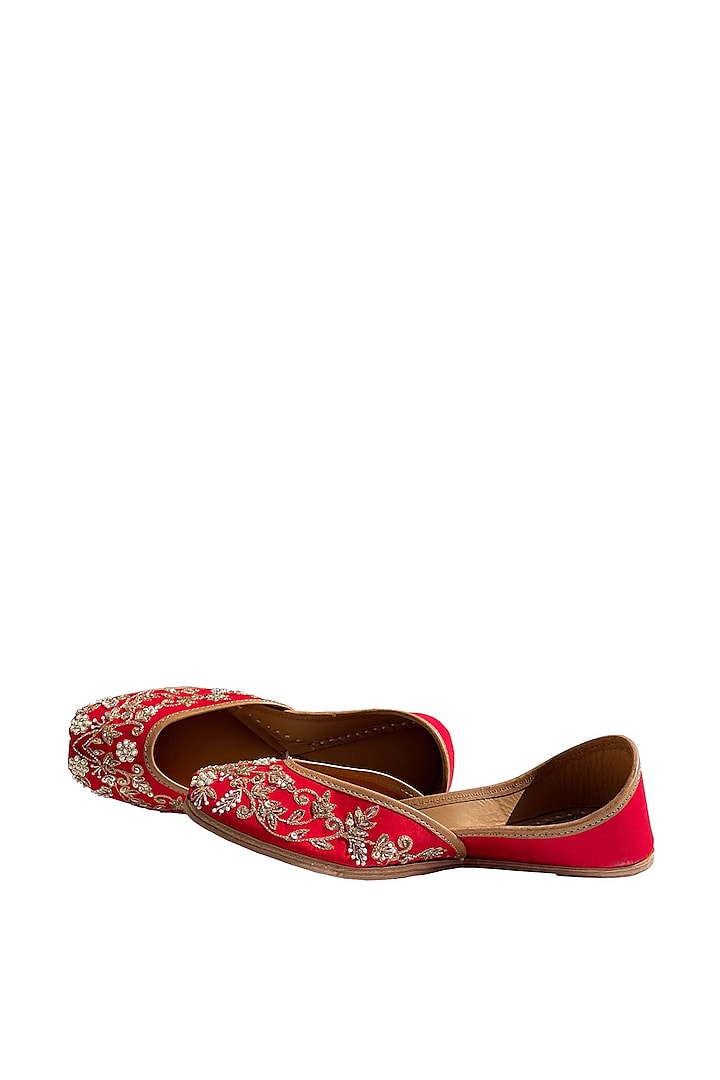 Red Leather Embroidered Juttis by Kurrbat