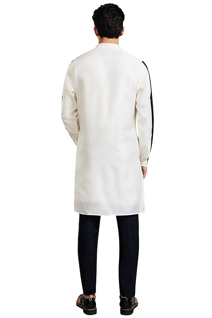 White Viscose Embroidered Kurta by Kunal Rawal at Pernia's Pop Up Shop