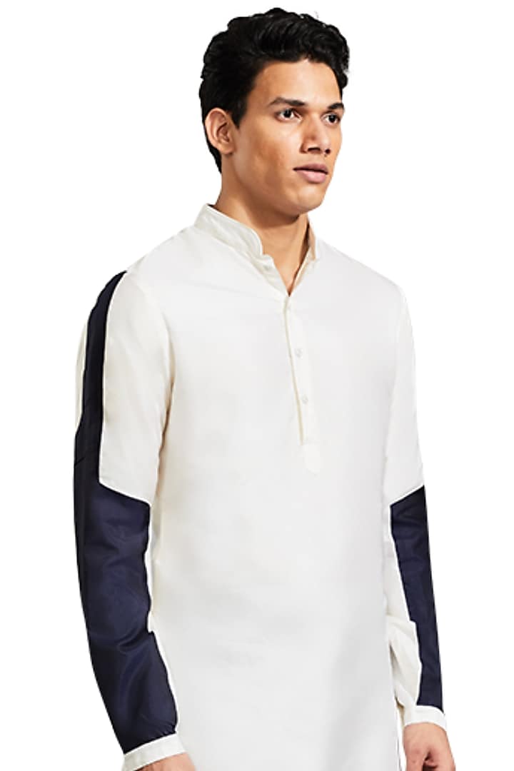White Viscose Embroidered Kurta by Kunal Rawal at Pernia's Pop Up Shop