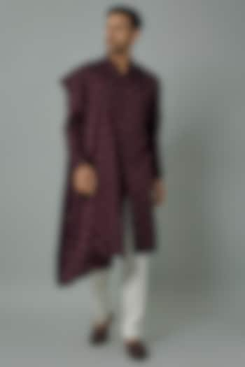 Dark Wine Knot Embroidered Kurta With Stole by Kunal Rawal at Pernia's Pop Up Shop